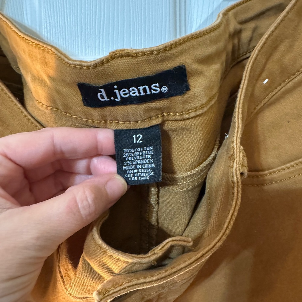 Women's Pants - Picture 2 of 4